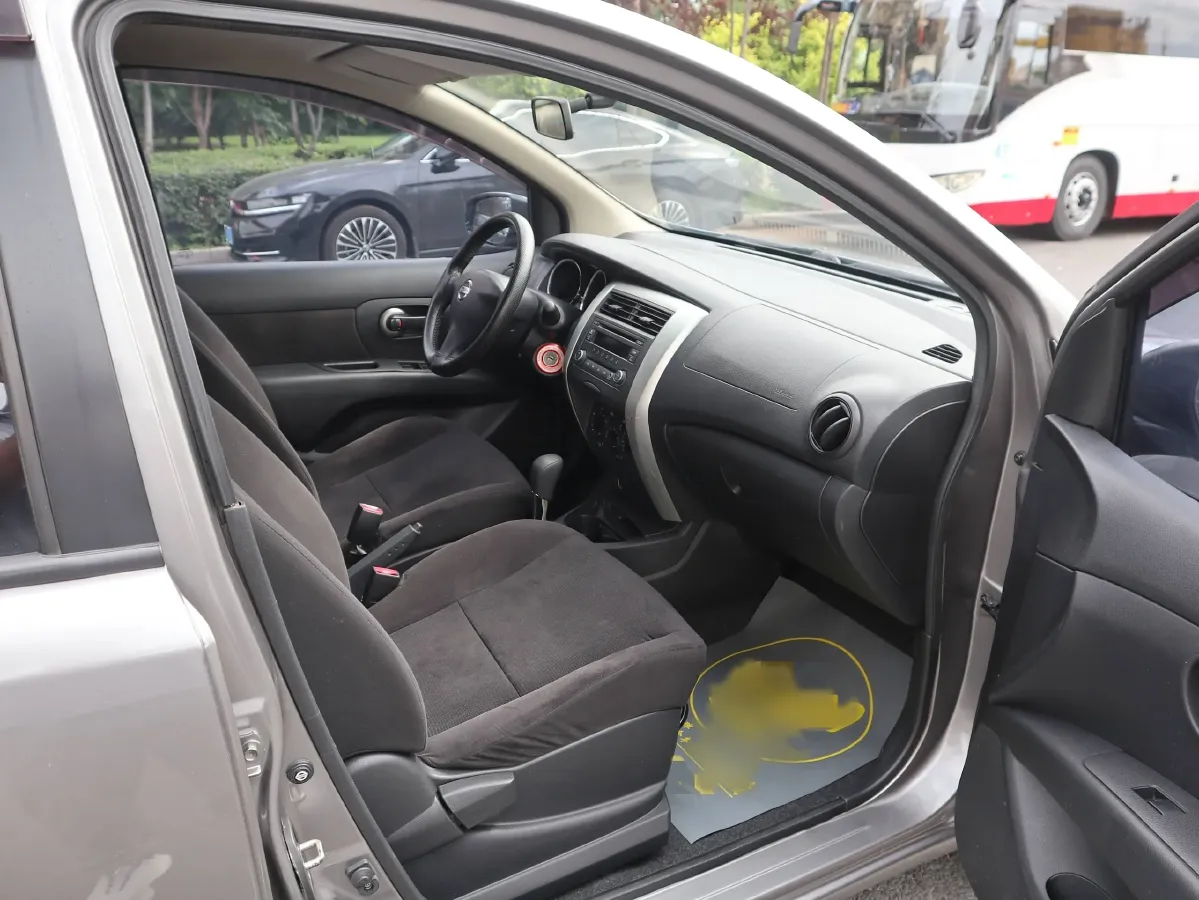 2013 Nissan Livina 1.6L 124HP L4 CVT,autocango,china used car exporter,china ev exporter,chinese used car exporter,chinese used ev exporter