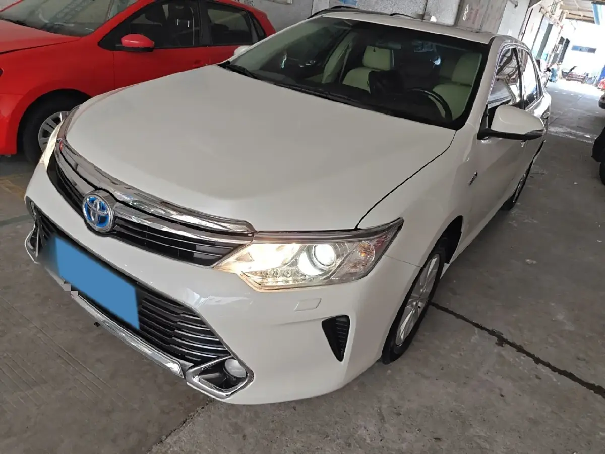 2016 Toyota Camry 2.5L 160HP L4 E-CVT Hybrid