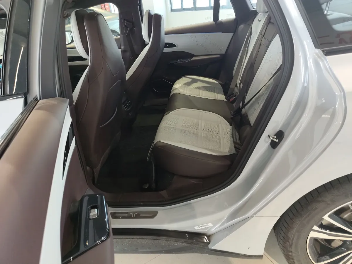 2024 HongQi EH7 BEV 85KWH,autocango,china used car exporter,china ev exporter,chinese used car exporter,chinese used ev exporter