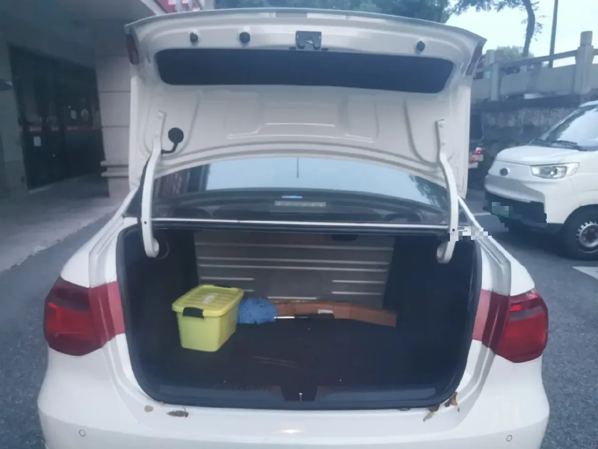 2015 Volkswagen Jetta 1.6L 110HP L4 5MT,autocango,china used car exporter,china ev exporter,chinese used car exporter,chinese used ev exporter