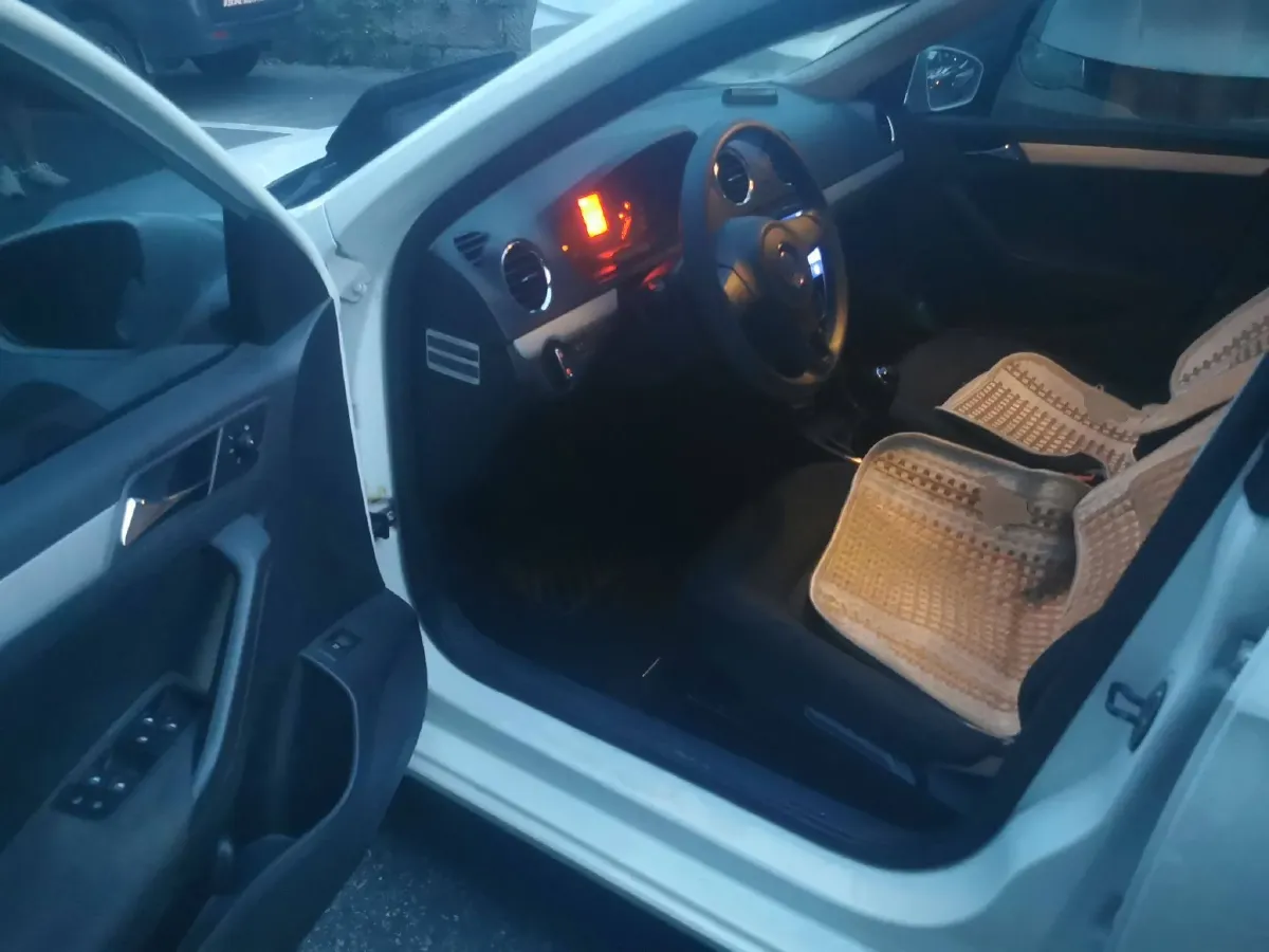 2015 Volkswagen Jetta 1.6L 110HP L4 5MT,autocango,china used car exporter,china ev exporter,chinese used car exporter,chinese used ev exporter