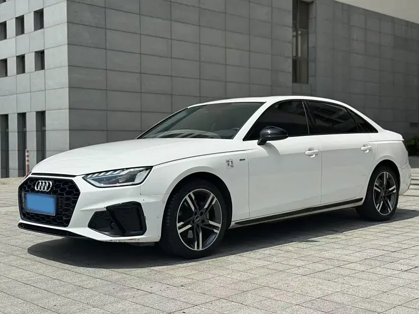 2022 Audi A4L 2.0T 190HP L4 7DCT