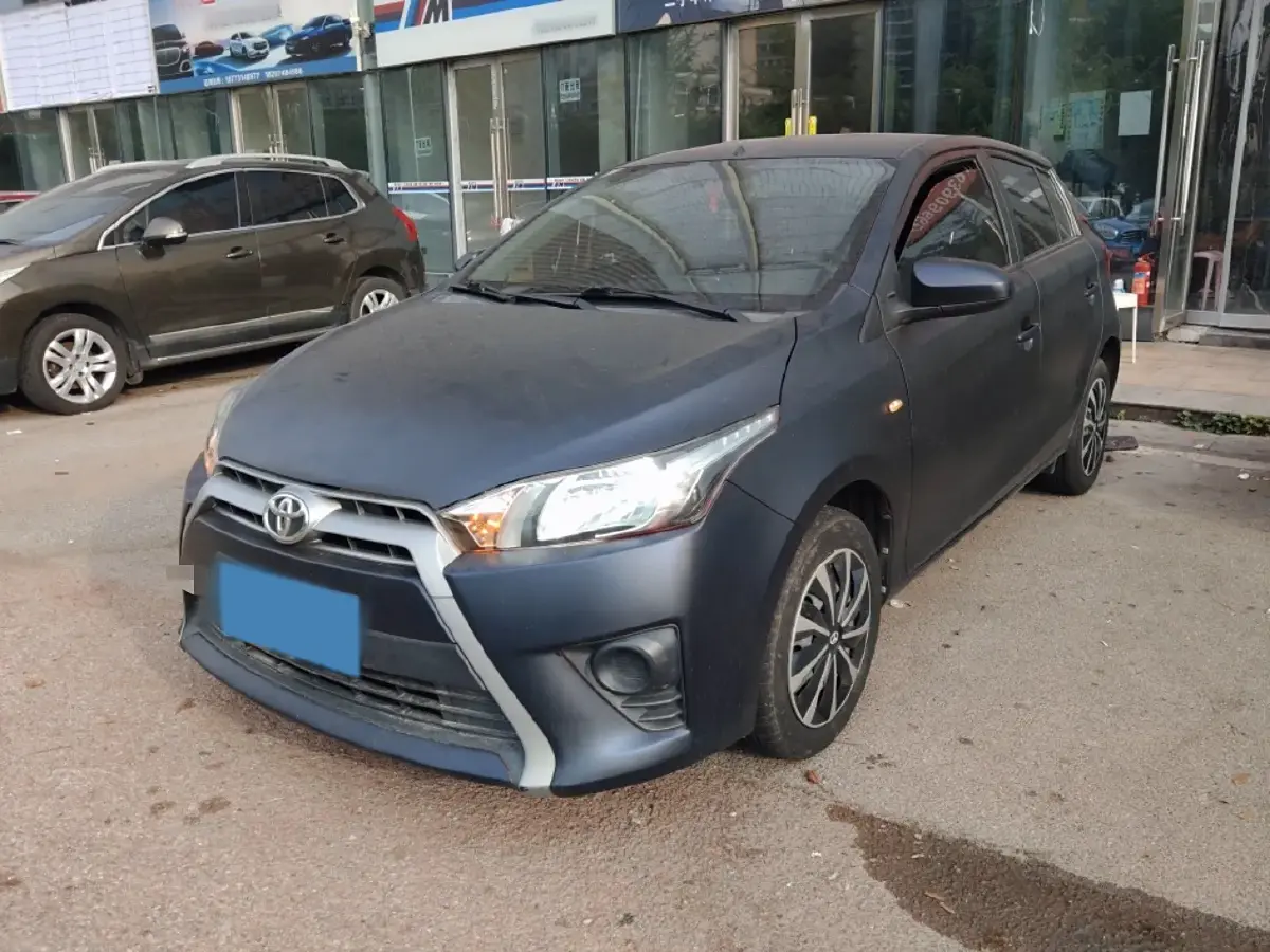 2015 Toyota Yaris L 1.5L 107HP L4 4AT