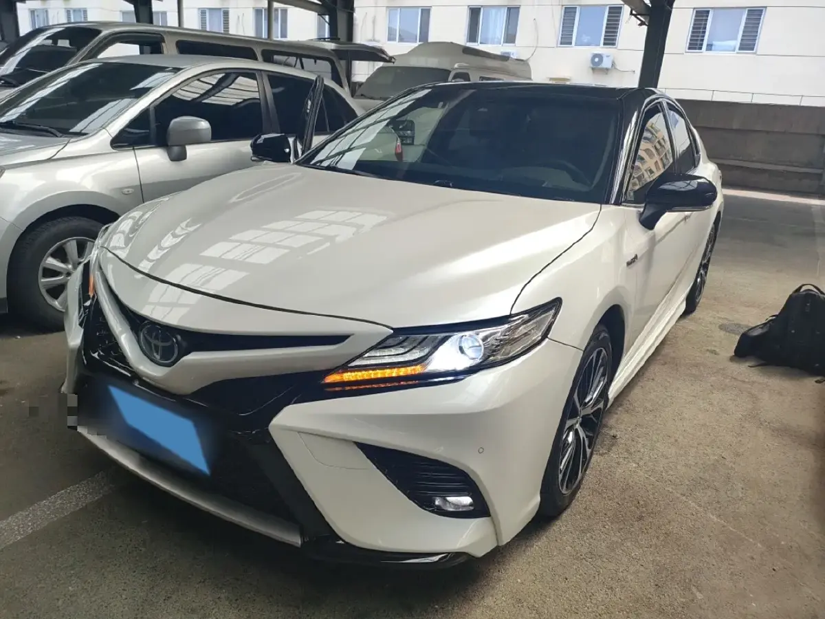 2019 Toyota Camry 2.5L 178HP L4 E-CVT Hybrid