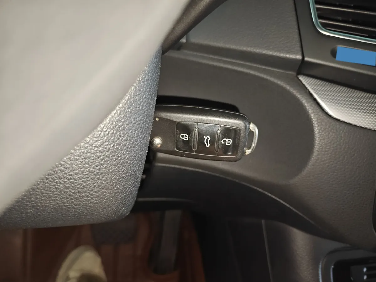 2013 Volkswagen Sharan 1.8T 160HP L4 6DCT,autocango,china used car exporter,china ev exporter,chinese used car exporter,chinese used ev exporter