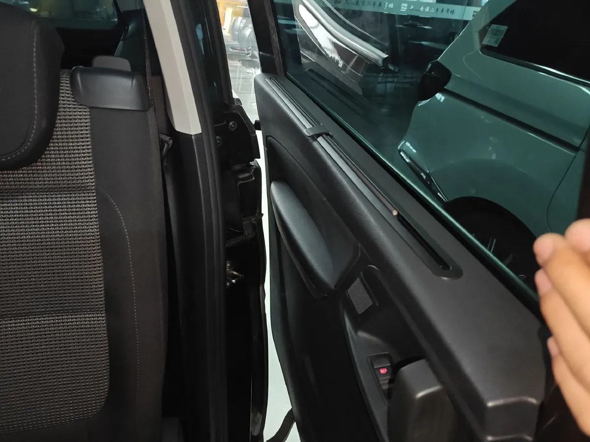 2013 Volkswagen Sharan 1.8T 160HP L4 6DCT,autocango,china used car exporter,china ev exporter,chinese used car exporter,chinese used ev exporter