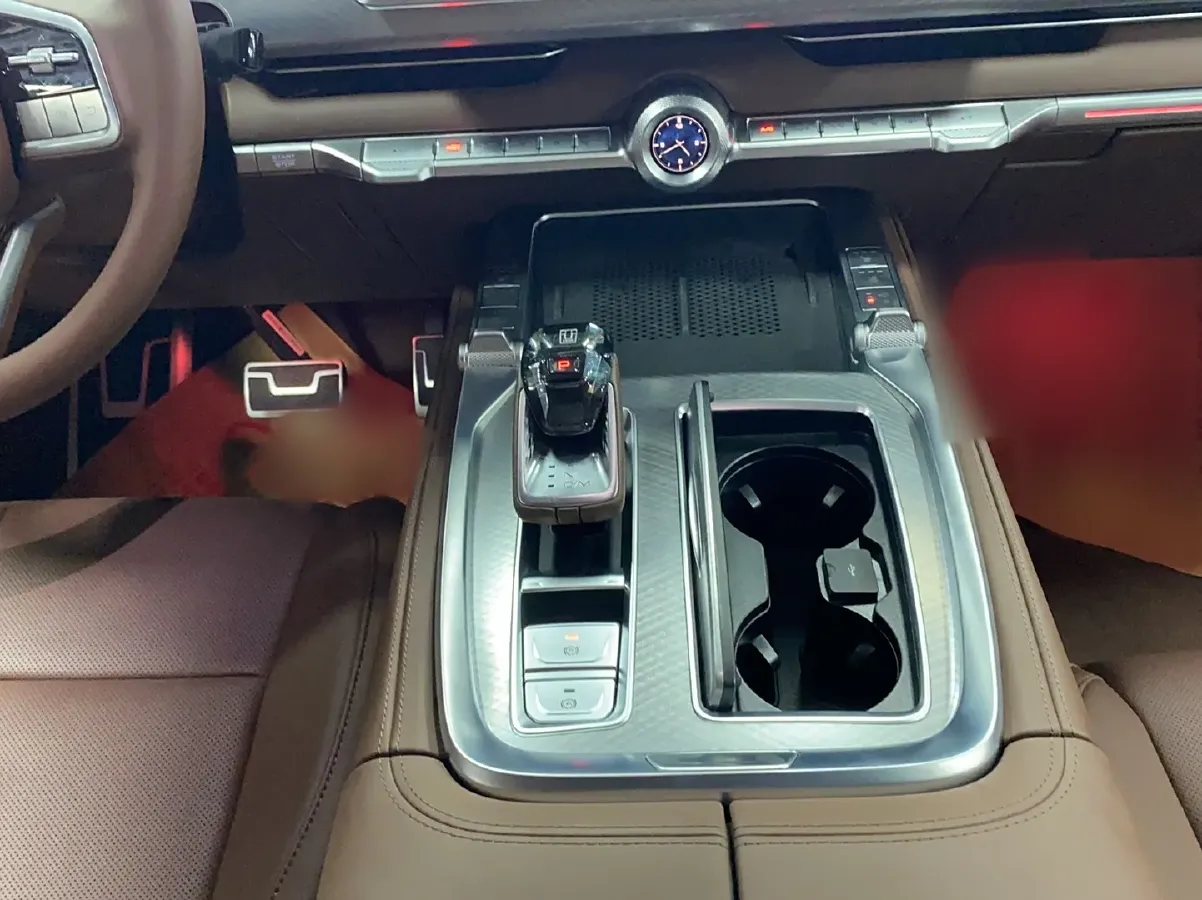 2024 Tank 700 3.0T 360HP V6 9AT PHEV 37.1KWH,autocango,china used car exporter,china ev exporter,chinese used car exporter,chinese used ev exporter