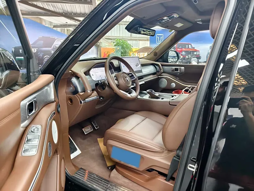 2024 Tank 700 3.0T 360HP V6 9AT PHEV 37.1KWH,autocango,china used car exporter,china ev exporter,chinese used car exporter,chinese used ev exporter