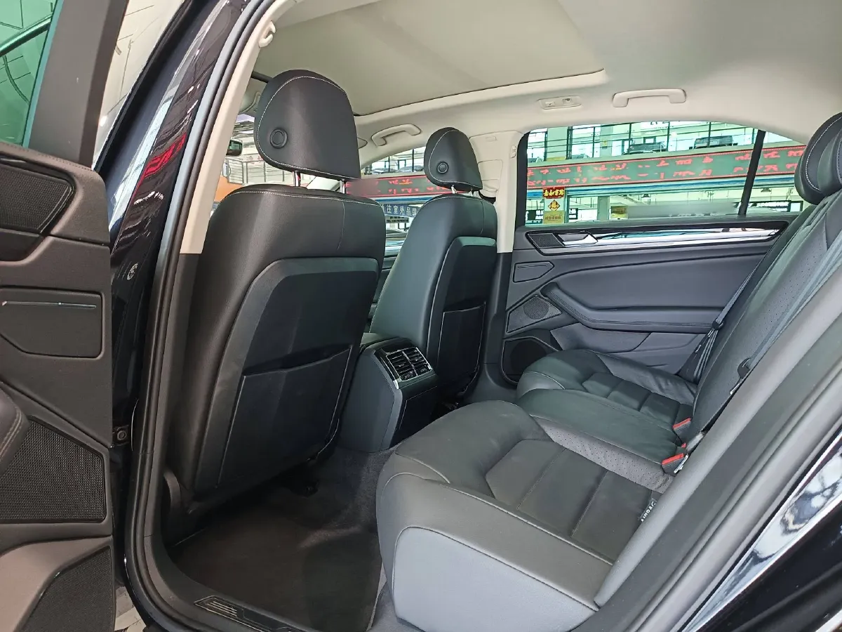 2018 Volkswagen Phideon 2.0T 224HP L4 7DCT,autocango,china used car exporter,china ev exporter,chinese used car exporter,chinese used ev exporter