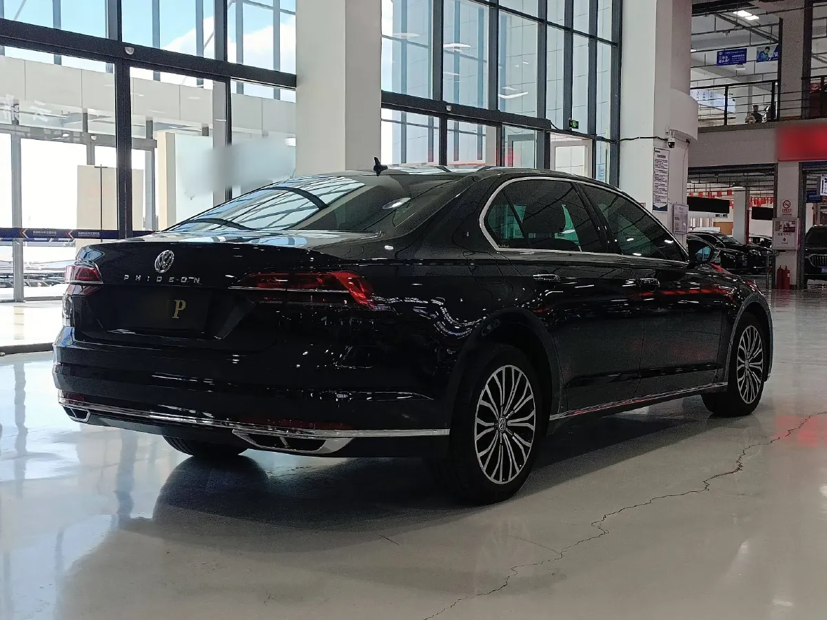 2018 Volkswagen Phideon 2.0T 224HP L4 7DCT,autocango,china used car exporter,china ev exporter,chinese used car exporter,chinese used ev exporter