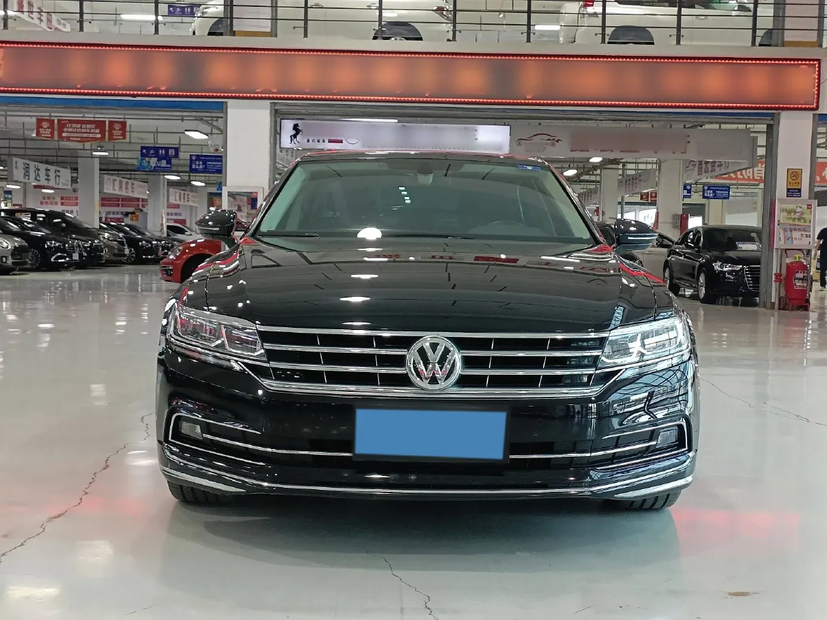 2018 Volkswagen Phideon 2.0T 224HP L4 7DCT,autocango,china used car exporter,china ev exporter,chinese used car exporter,chinese used ev exporter