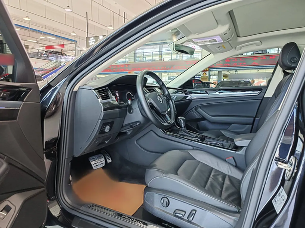 2018 Volkswagen Phideon 2.0T 224HP L4 7DCT,autocango,china used car exporter,china ev exporter,chinese used car exporter,chinese used ev exporter