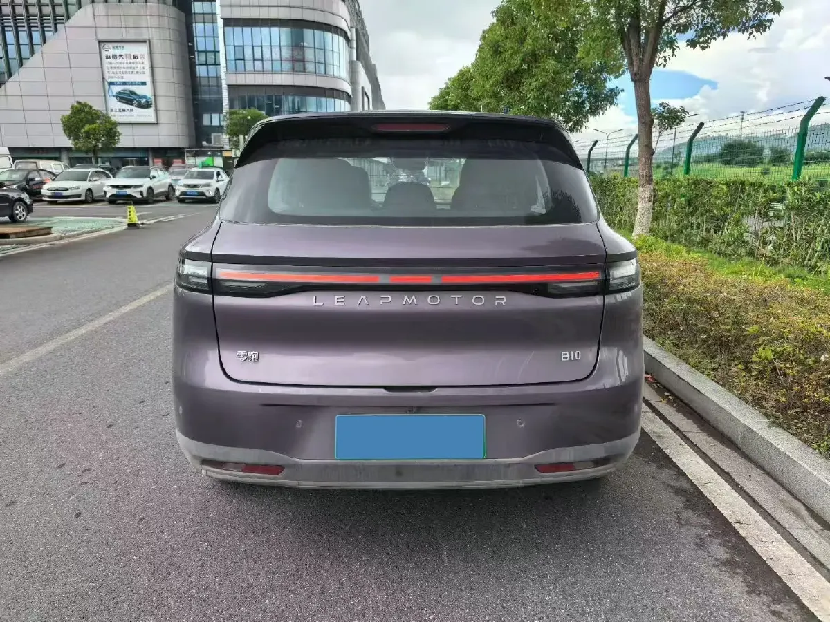 2025 Leapmotor B10 BEV 56.2KWH,autocango,china used car exporter,china ev exporter,chinese used car exporter,chinese used ev exporter