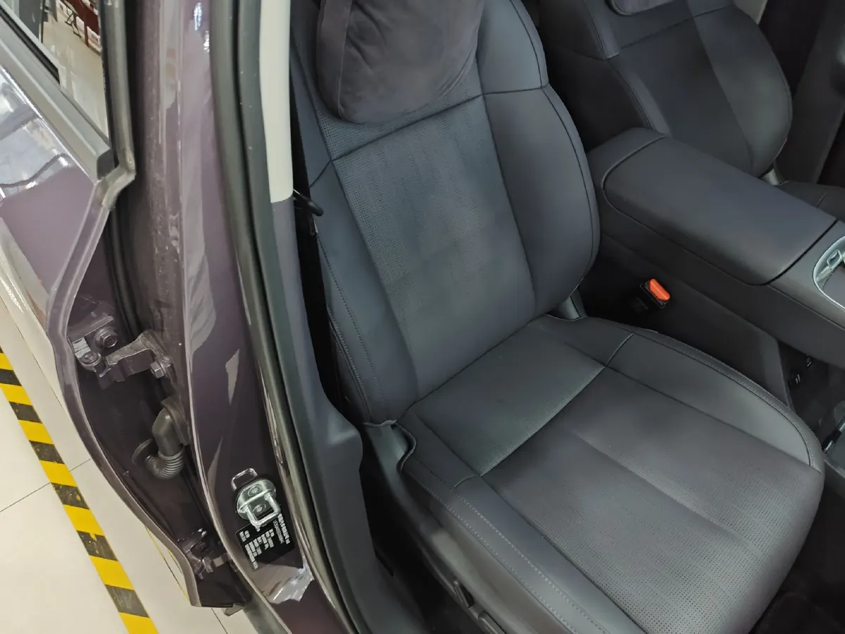 2025 Leapmotor B10 BEV 56.2KWH,autocango,china used car exporter,china ev exporter,chinese used car exporter,chinese used ev exporter