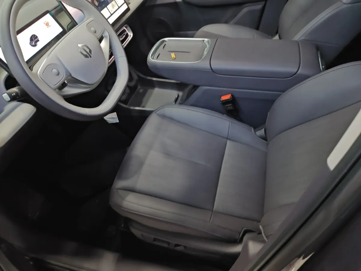 2025 Leapmotor B10 BEV 56.2KWH,autocango,china used car exporter,china ev exporter,chinese used car exporter,chinese used ev exporter