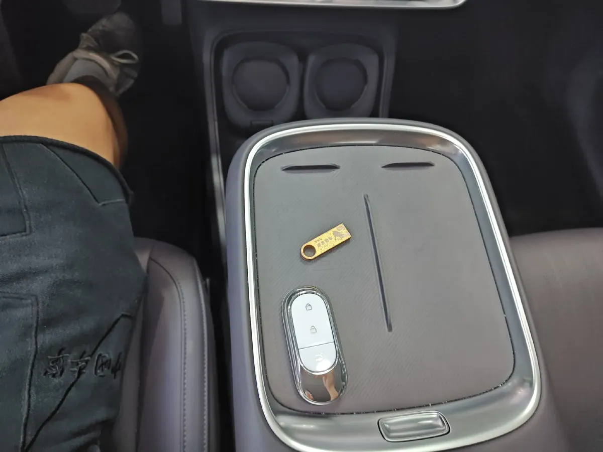 2025 Leapmotor B10 BEV 56.2KWH,autocango,china used car exporter,china ev exporter,chinese used car exporter,chinese used ev exporter