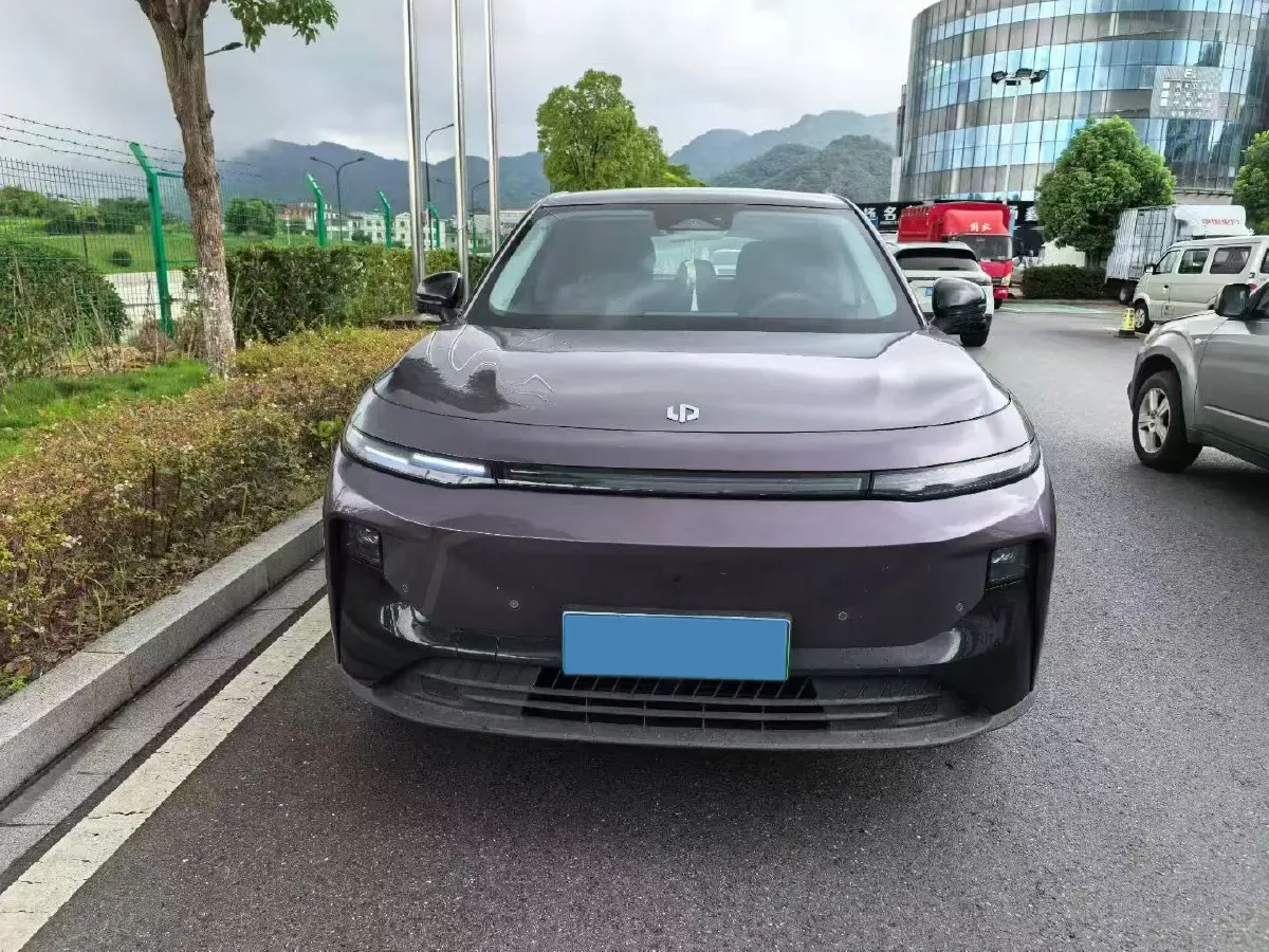 2025 Leapmotor B10 BEV 56.2KWH,autocango,china used car exporter,china ev exporter,chinese used car exporter,chinese used ev exporter
