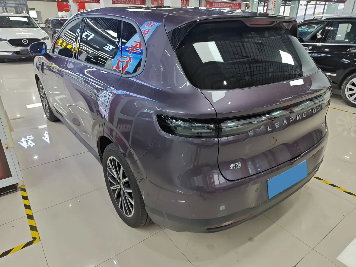 2025 Leapmotor B10 BEV 56.2KWH,autocango,china used car exporter,china ev exporter,chinese used car exporter,chinese used ev exporter