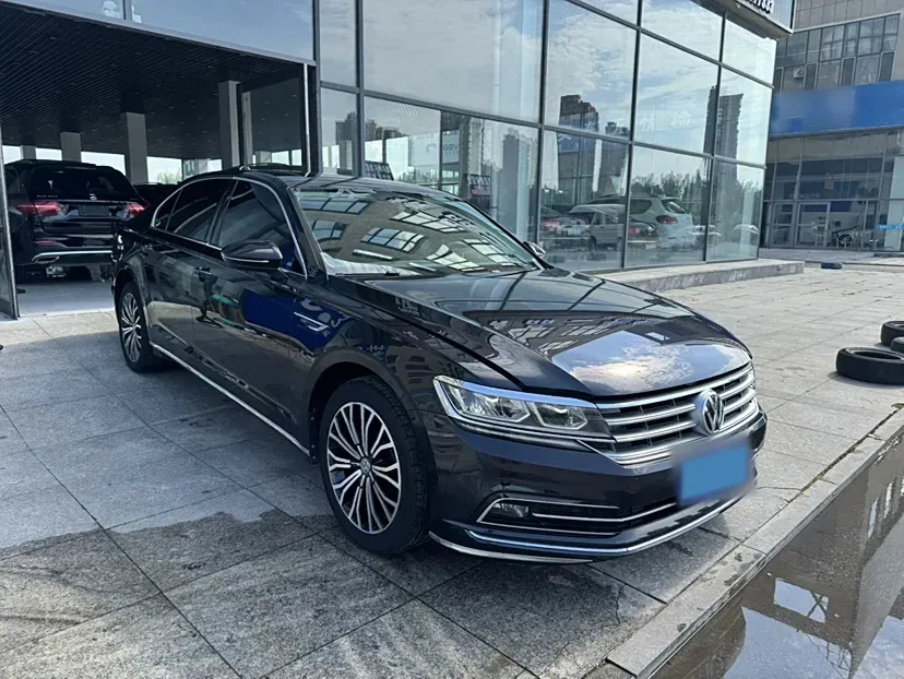 2019 Volkswagen Phideon 2.0T 224HP L4 7DCT,autocango,china used car exporter,china ev exporter,chinese used car exporter,chinese used ev exporter