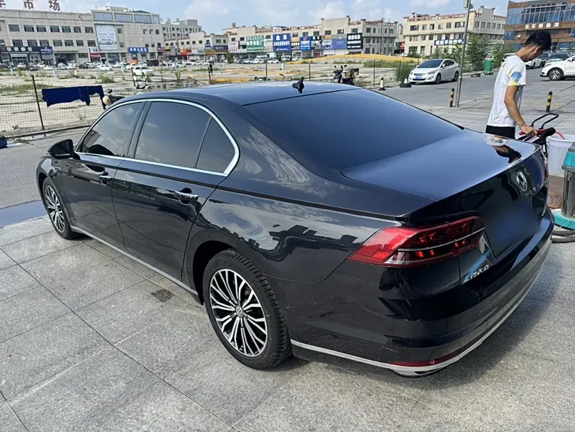 2019 Volkswagen Phideon 2.0T 224HP L4 7DCT,autocango,china used car exporter,china ev exporter,chinese used car exporter,chinese used ev exporter