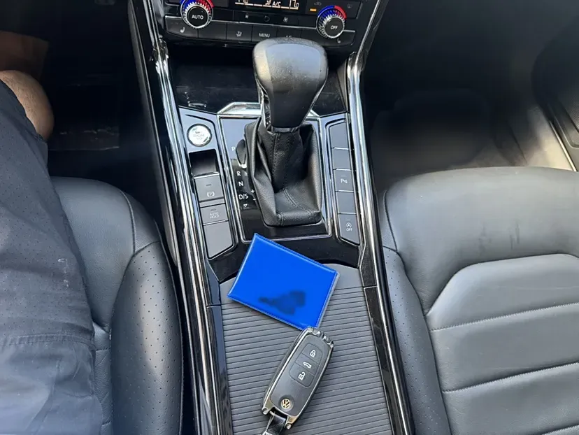 2019 Volkswagen Phideon 2.0T 224HP L4 7DCT,autocango,china used car exporter,china ev exporter,chinese used car exporter,chinese used ev exporter