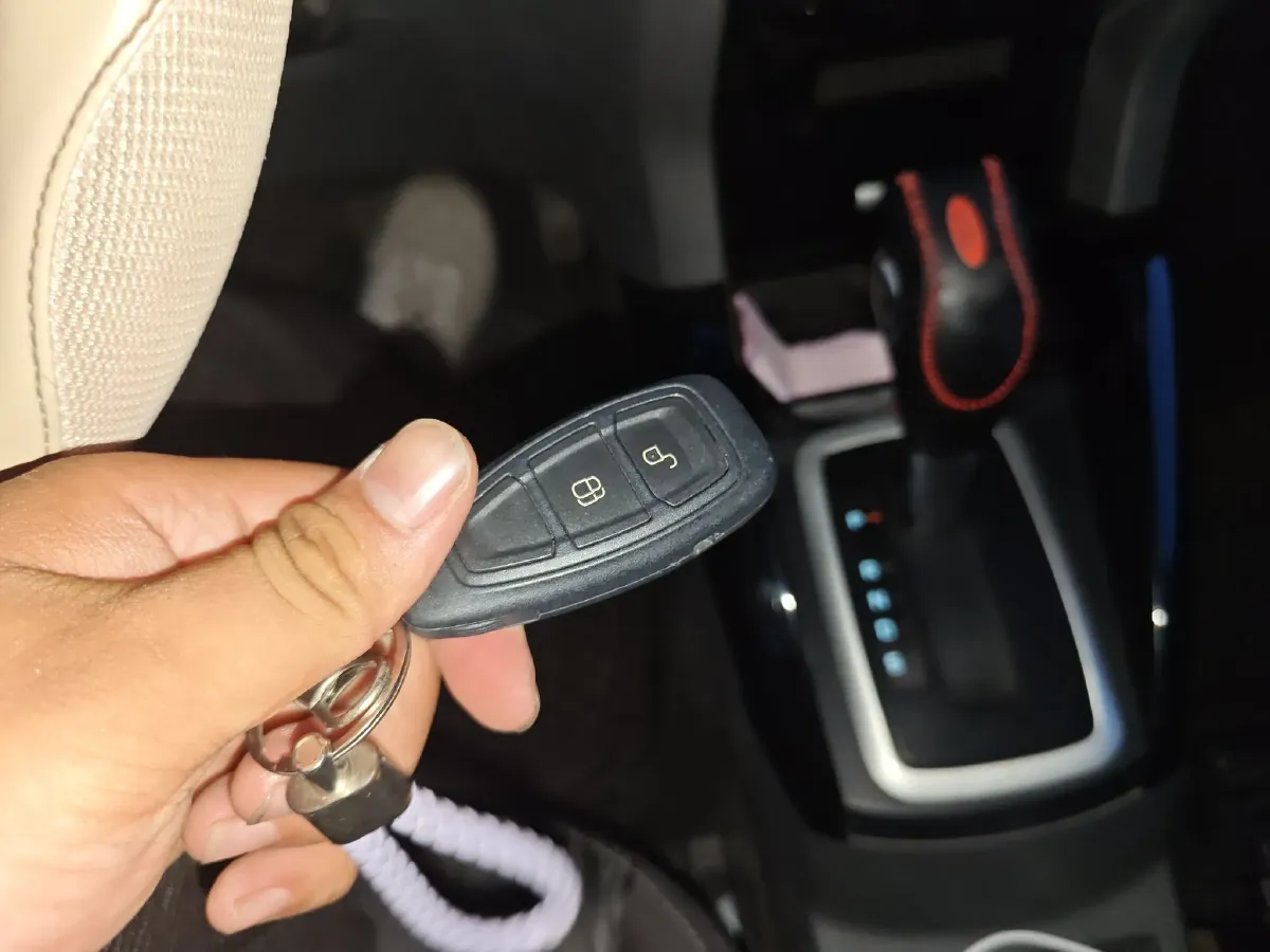 2013 Ford EcoSport 1.5L 110HP L4 6DCT,autocango,china used car exporter,china ev exporter,chinese used car exporter,chinese used ev exporter