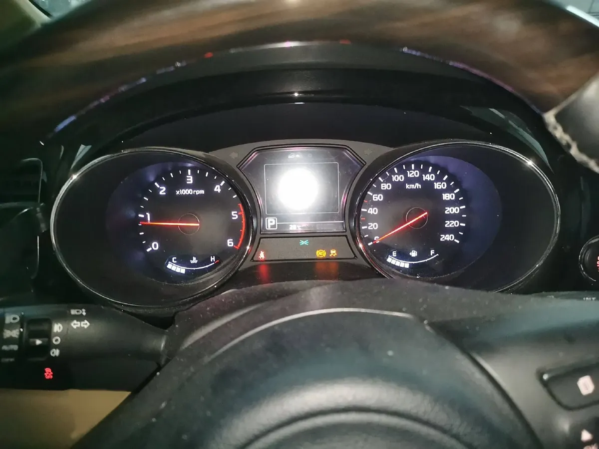 2015 Kia Carnival 2.2T 200HP L4 6AT,autocango,china used car exporter,china ev exporter,chinese used car exporter,chinese used ev exporter