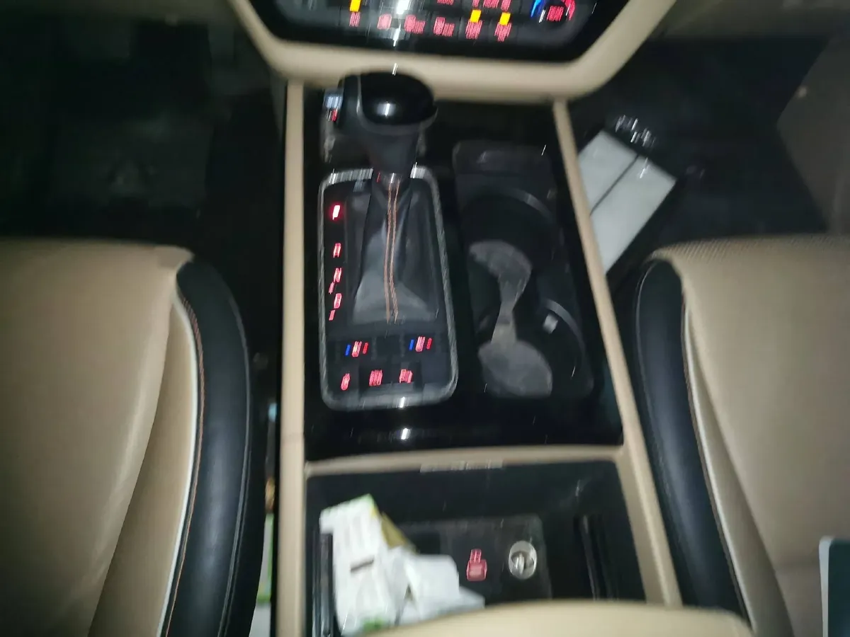 2015 Kia Carnival 2.2T 200HP L4 6AT,autocango,china used car exporter,china ev exporter,chinese used car exporter,chinese used ev exporter