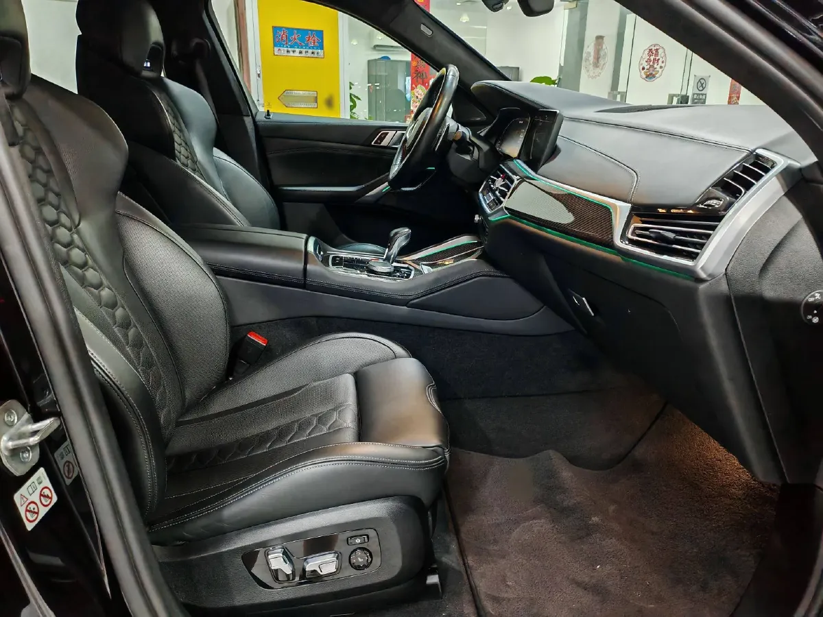 2022 BMW X6 M 4.4T 600HP V8 8AT,autocango,china used car exporter,china ev exporter,chinese used car exporter,chinese used ev exporter