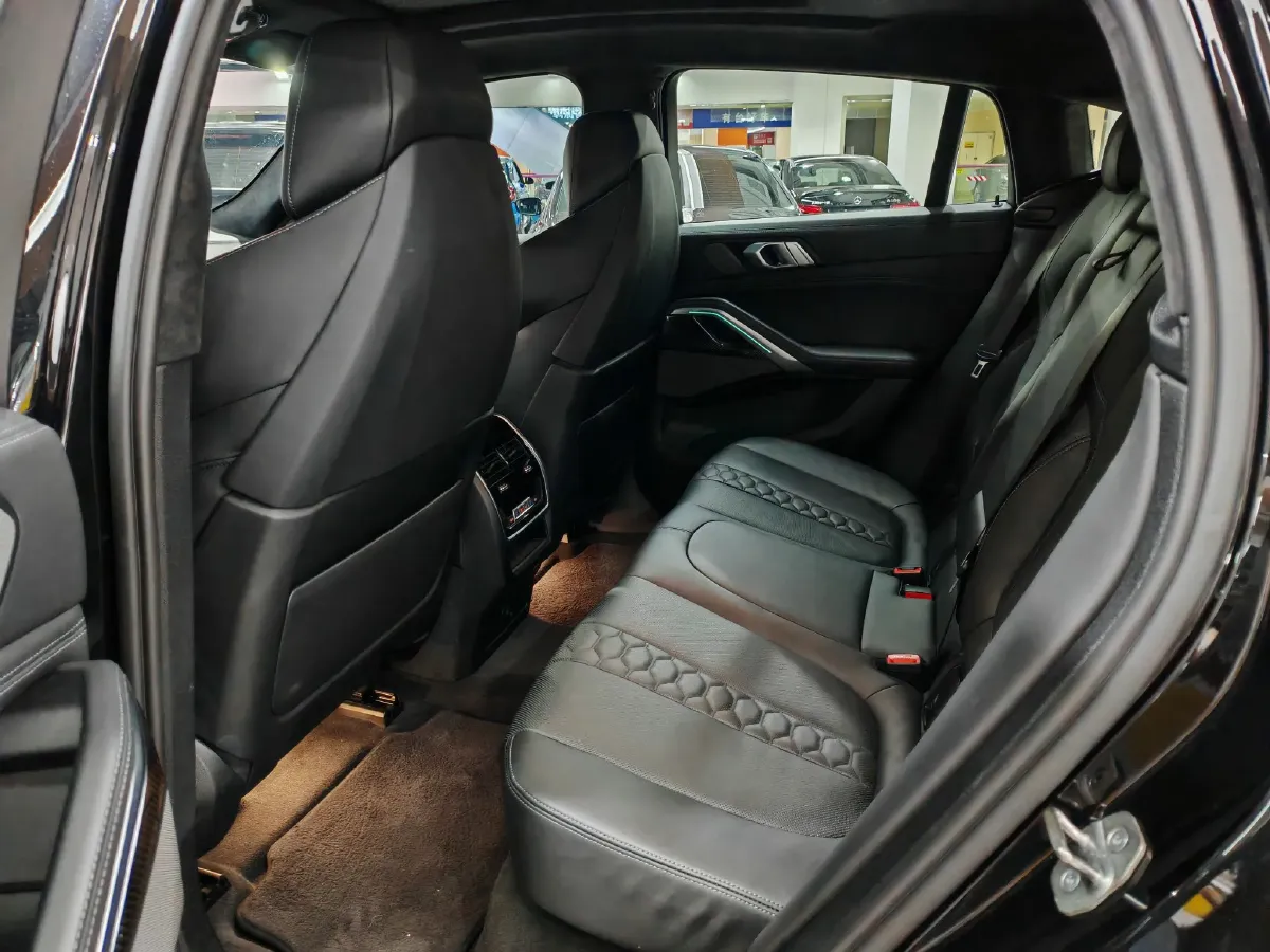 2022 BMW X6 M 4.4T 600HP V8 8AT,autocango,china used car exporter,china ev exporter,chinese used car exporter,chinese used ev exporter