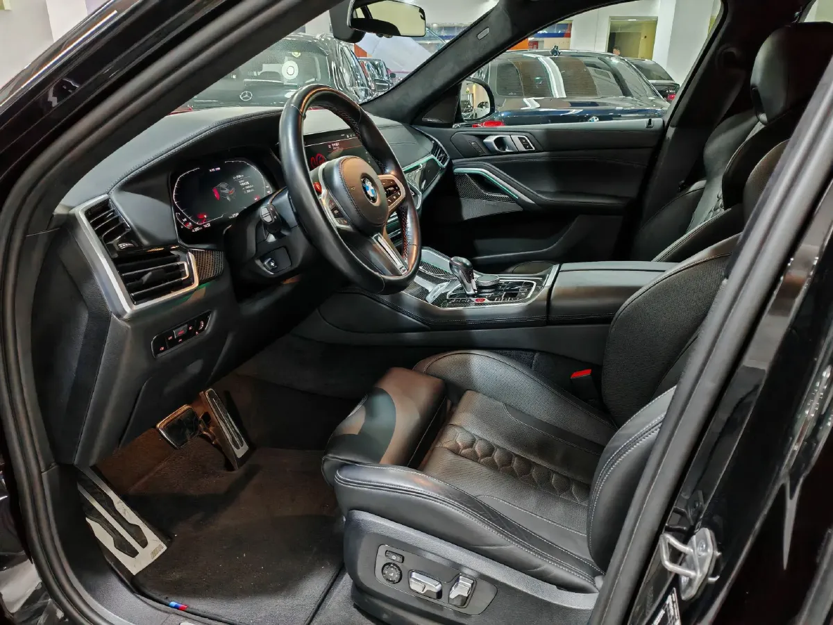 2022 BMW X6 M 4.4T 600HP V8 8AT,autocango,china used car exporter,china ev exporter,chinese used car exporter,chinese used ev exporter