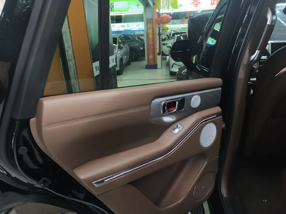 2024 Tank 700 3.0T 360HP V6 9AT PHEV 37.1KWH,autocango,china used car exporter,china ev exporter,chinese used car exporter,chinese used ev exporter