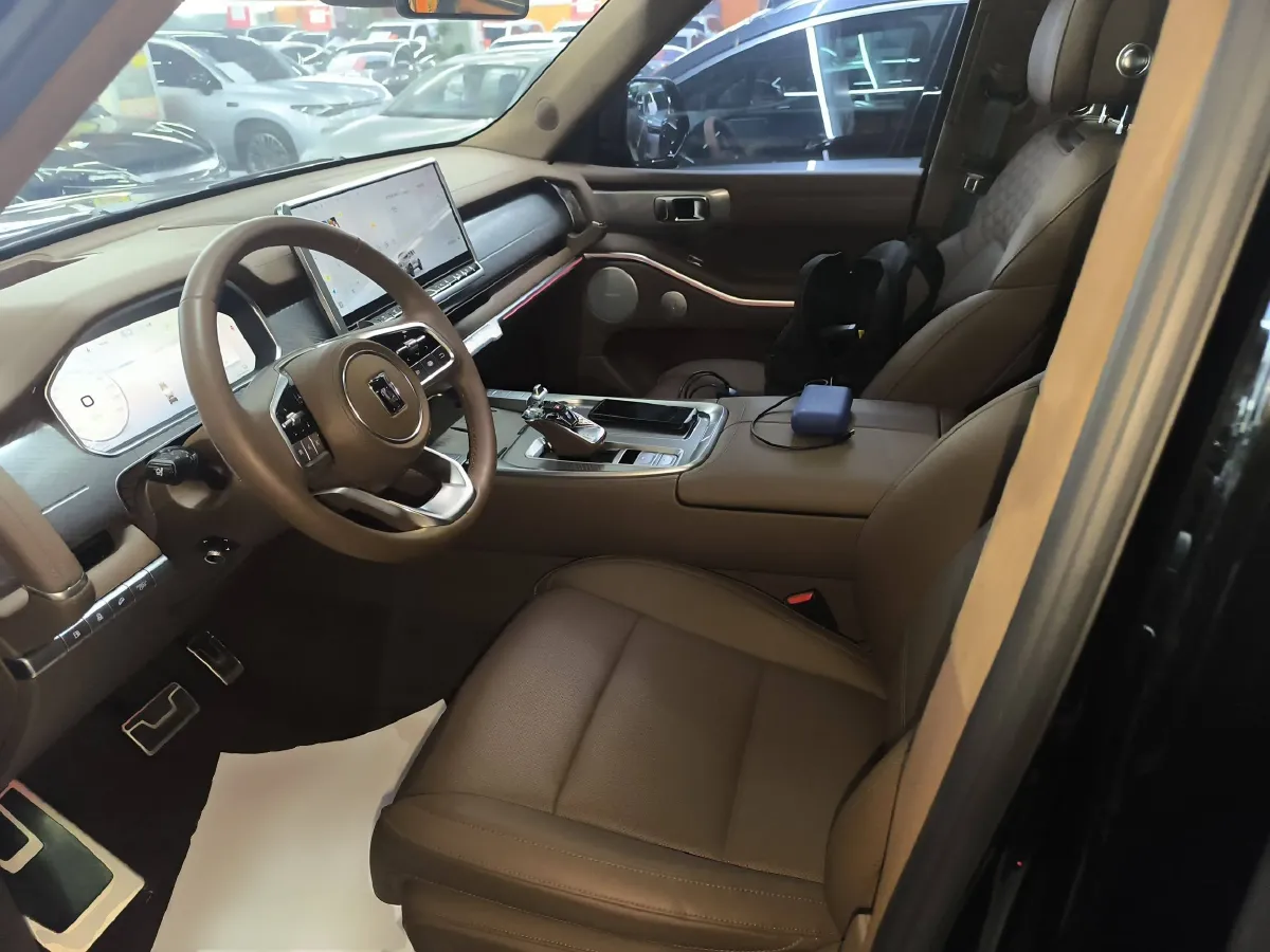 2024 Tank 700 3.0T 360HP V6 9AT PHEV 37.1KWH,autocango,china used car exporter,china ev exporter,chinese used car exporter,chinese used ev exporter