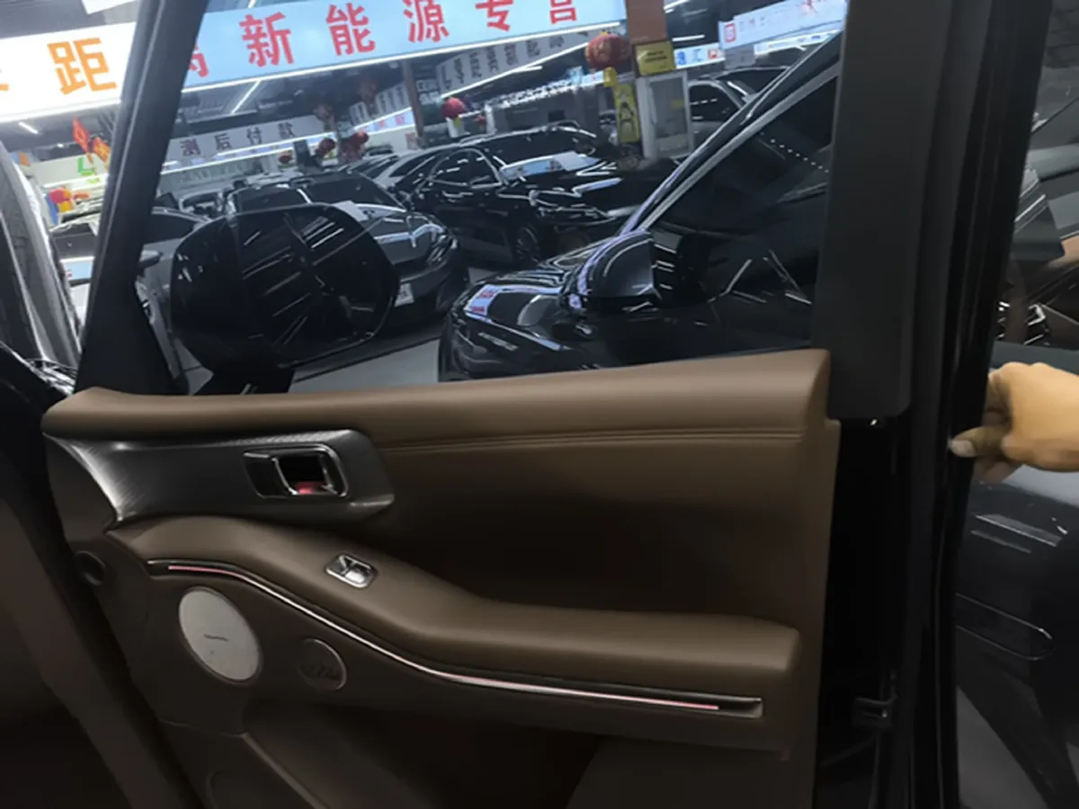 2024 Tank 700 3.0T 360HP V6 9AT PHEV 37.1KWH,autocango,china used car exporter,china ev exporter,chinese used car exporter,chinese used ev exporter