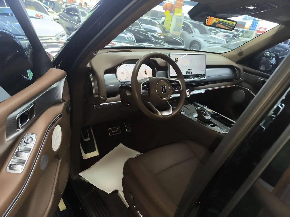 2024 Tank 700 3.0T 360HP V6 9AT PHEV 37.1KWH,autocango,china used car exporter,china ev exporter,chinese used car exporter,chinese used ev exporter