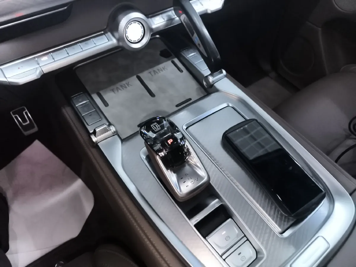 2024 Tank 700 3.0T 360HP V6 9AT PHEV 37.1KWH,autocango,china used car exporter,china ev exporter,chinese used car exporter,chinese used ev exporter