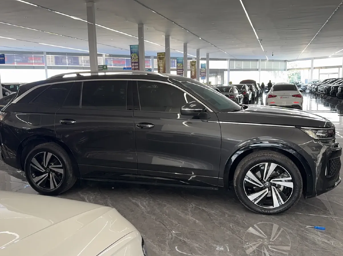 2023 Volkswagen Tavendor 2.0T 220HP L4 7DCT,autocango,china used car exporter,china ev exporter,chinese used car exporter,chinese used ev exporter