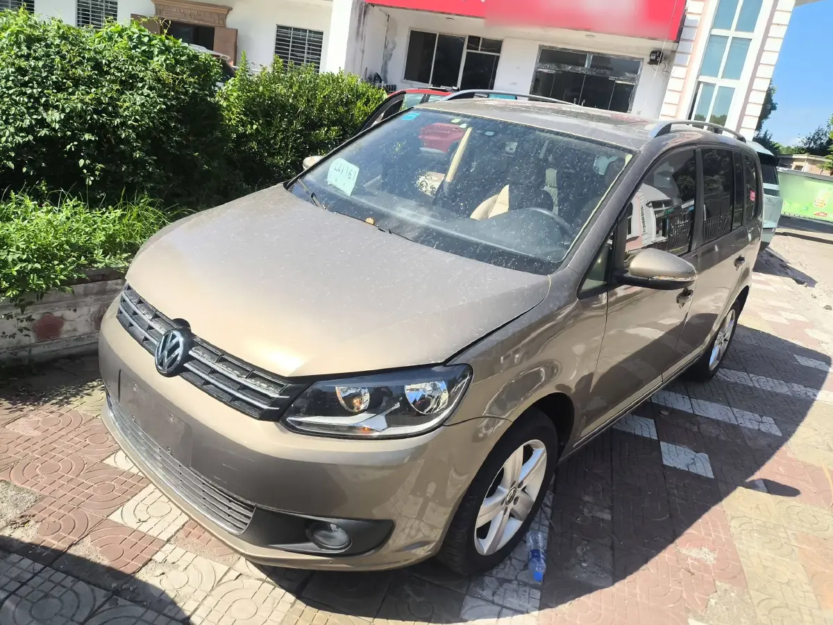 2015 Volkswagen Touran 1.4T 131HP L4 7DCT