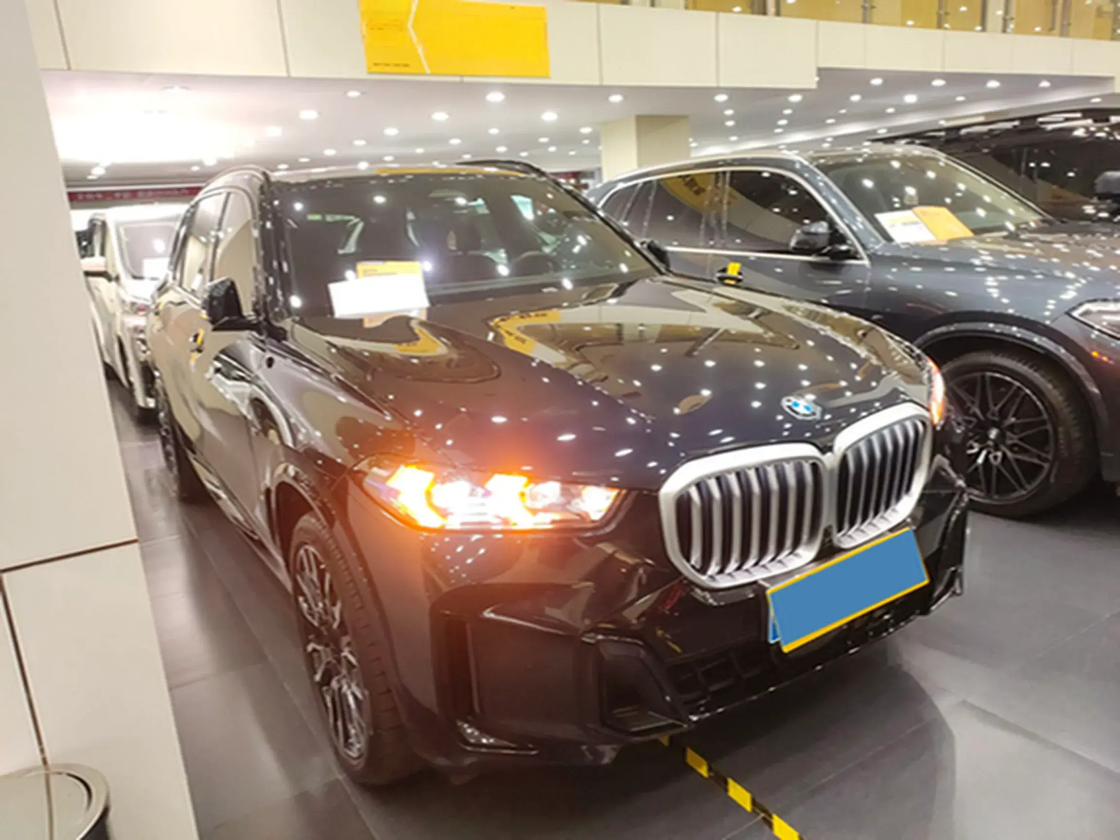 2023 BMW X5 thumbnail 3