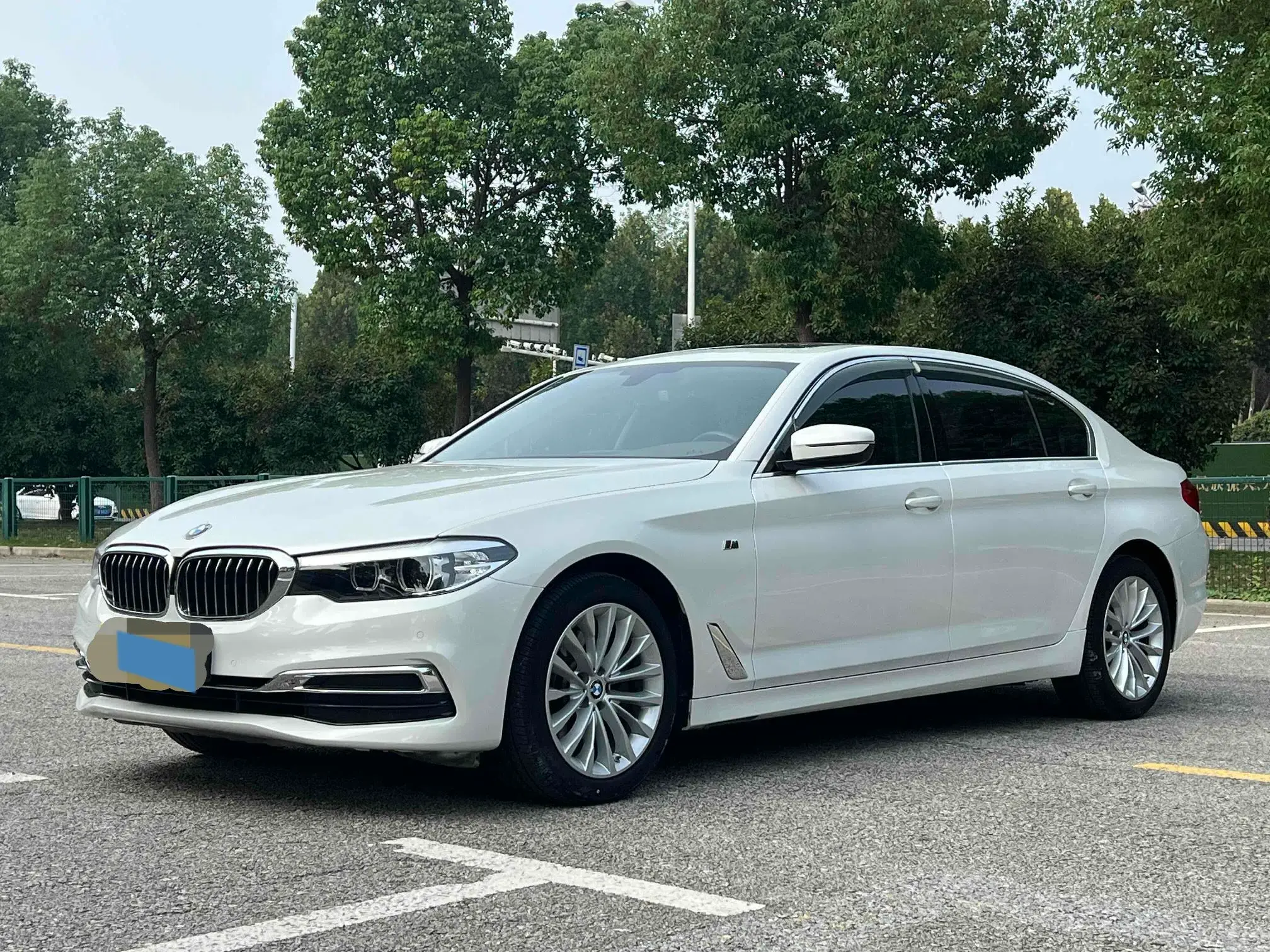 2020 BMW 5 view 1