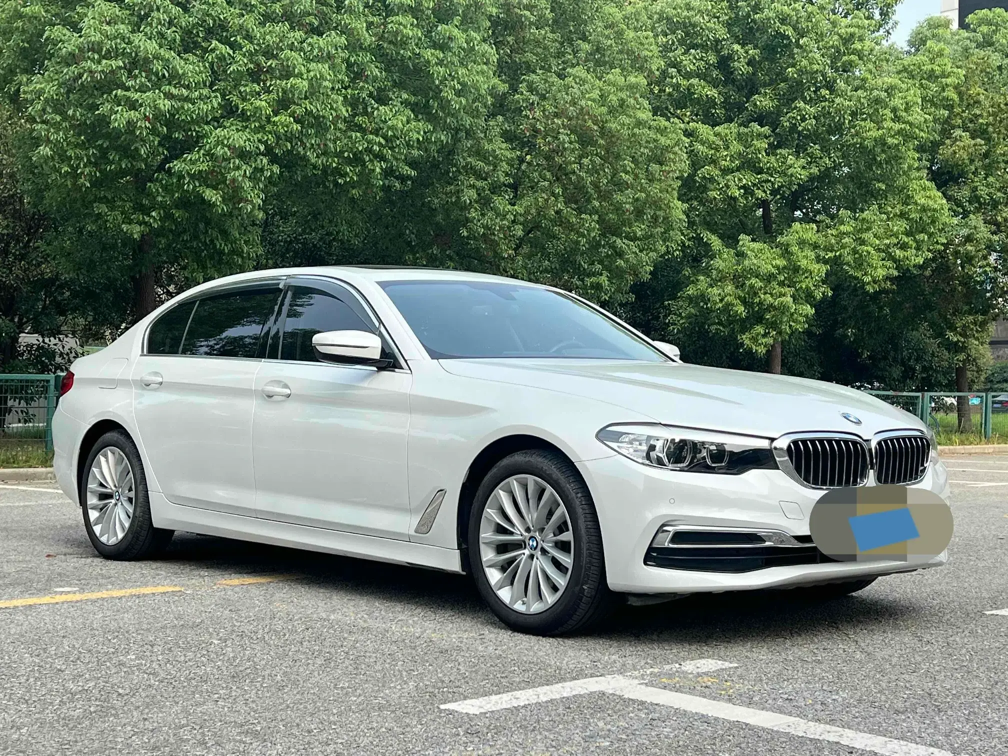2020 BMW 5 thumbnail 3