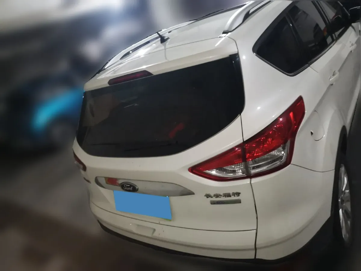 2015 Ford Kuga 1.5T 181HP L4 6AT,autocango,china used car exporter,china ev exporter,chinese used car exporter,chinese used ev exporter
