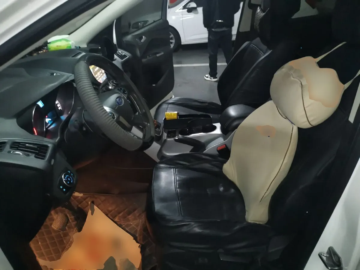 2015 Ford Kuga 1.5T 181HP L4 6AT,autocango,china used car exporter,china ev exporter,chinese used car exporter,chinese used ev exporter