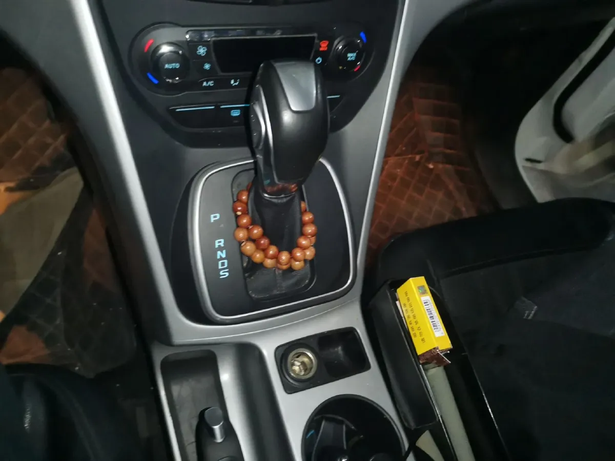 2015 Ford Kuga 1.5T 181HP L4 6AT,autocango,china used car exporter,china ev exporter,chinese used car exporter,chinese used ev exporter