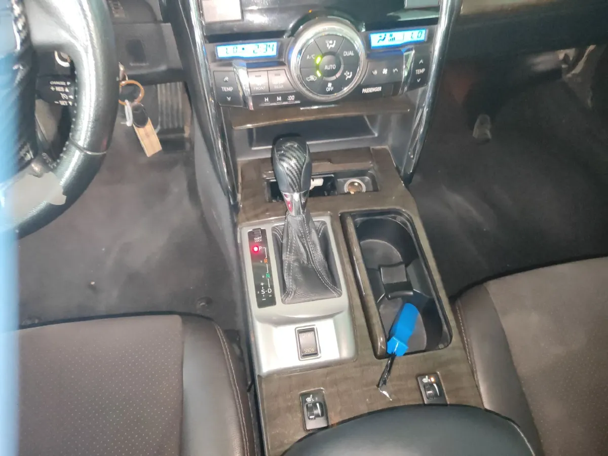 2013 Toyota Reiz 2.5L 193HP V6 6AT,autocango,china used car exporter,china ev exporter,chinese used car exporter,chinese used ev exporter