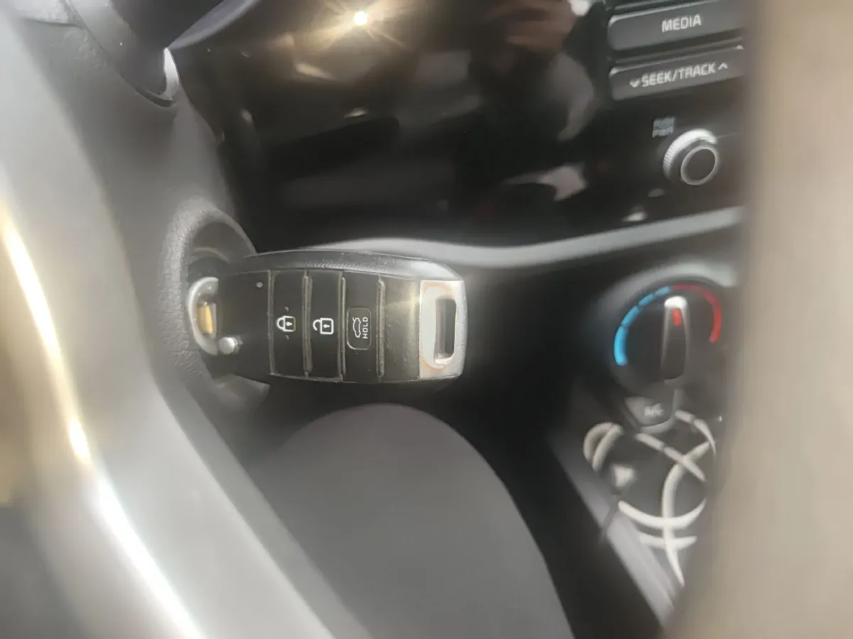 2017 Kia K2 1.4L 100HP L4 6MT,autocango,china used car exporter,china ev exporter,chinese used car exporter,chinese used ev exporter