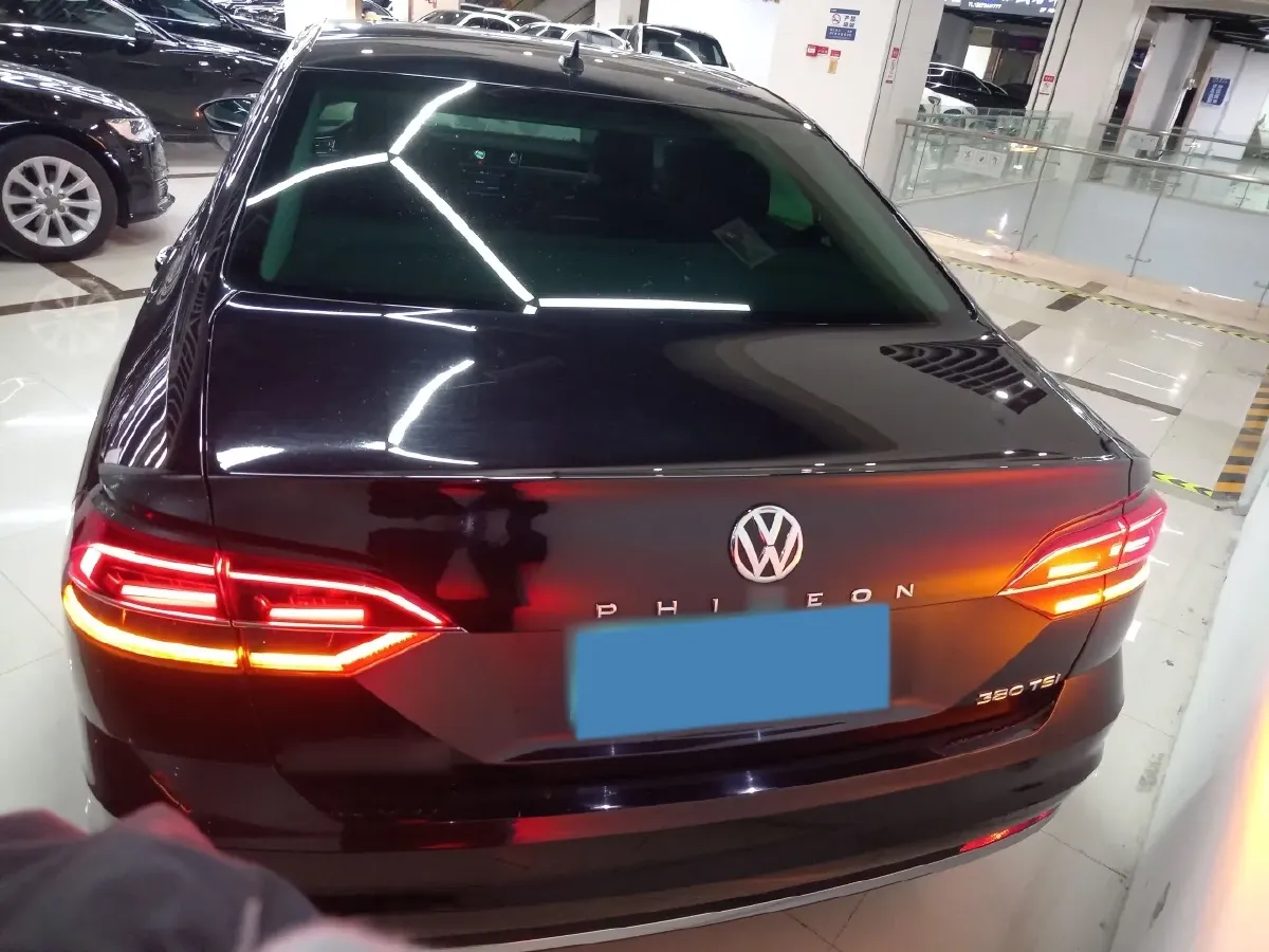 2018 Volkswagen Phideon 2.0T 224HP L4 7DCT,autocango,china used car exporter,china ev exporter,chinese used car exporter,chinese used ev exporter