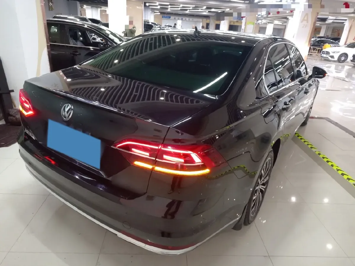 2018 Volkswagen Phideon 2.0T 224HP L4 7DCT,autocango,china used car exporter,china ev exporter,chinese used car exporter,chinese used ev exporter