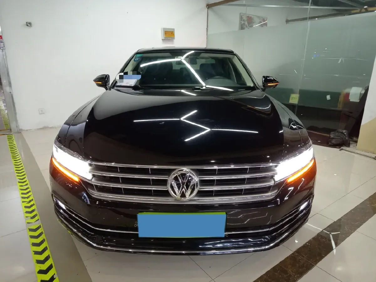 2018 Volkswagen Phideon 2.0T 224HP L4 7DCT,autocango,china used car exporter,china ev exporter,chinese used car exporter,chinese used ev exporter