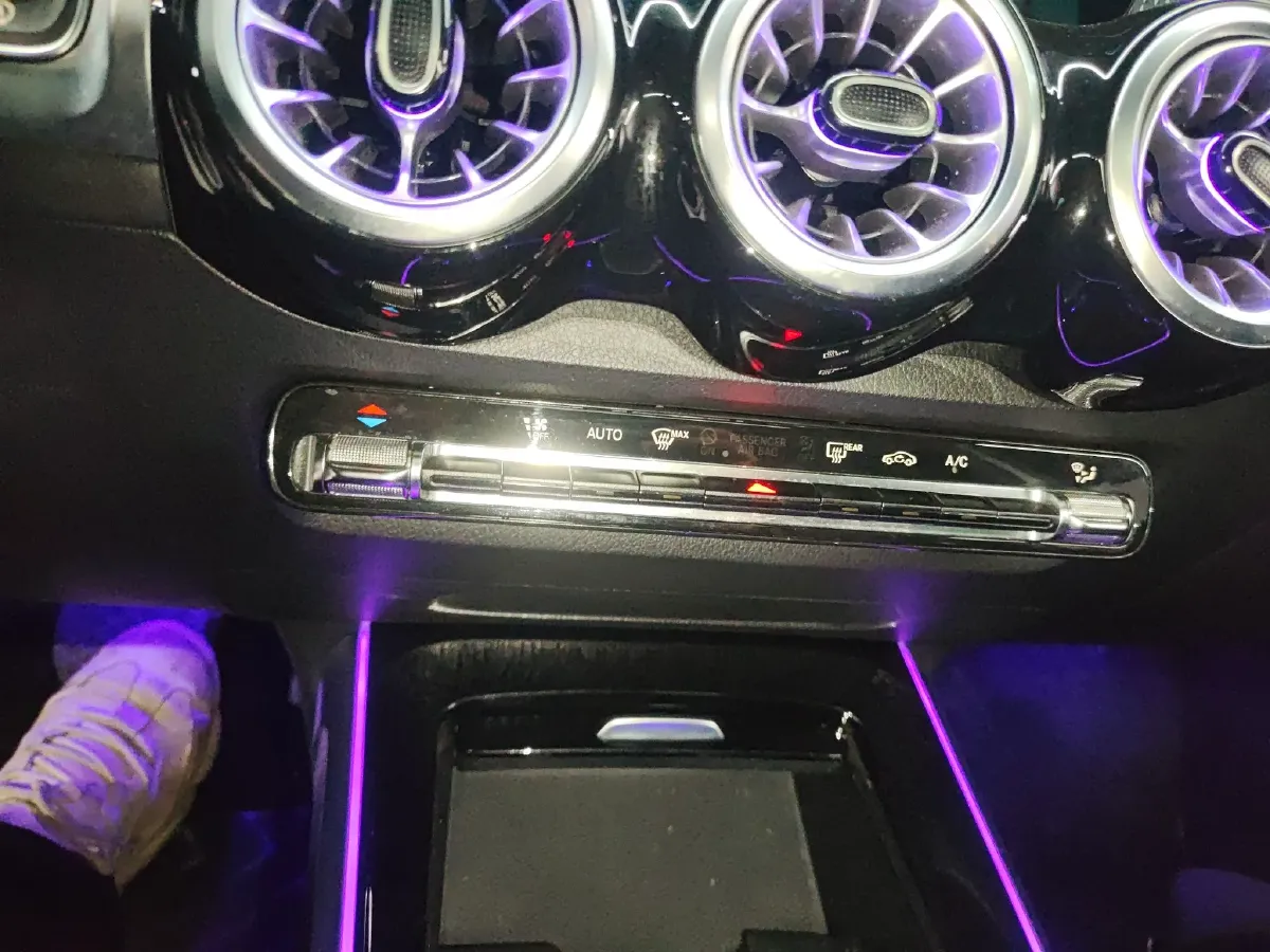 2022 Mercedes-Benz GLB Class 2.0T 190HP L4 8DCT,autocango,china used car exporter,china ev exporter,chinese used car exporter,chinese used ev exporter